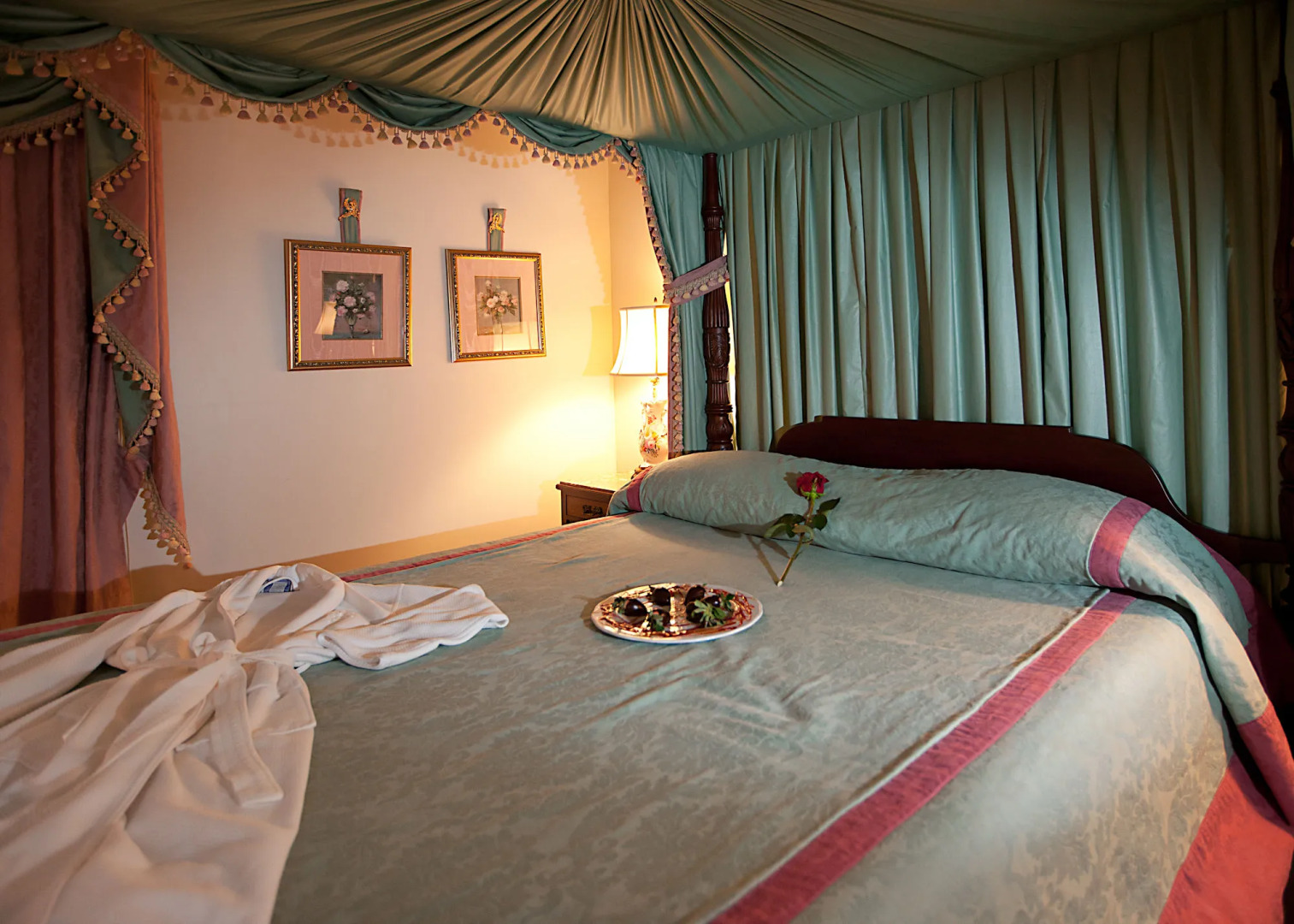 Monmouth Historic Inns and Gardens