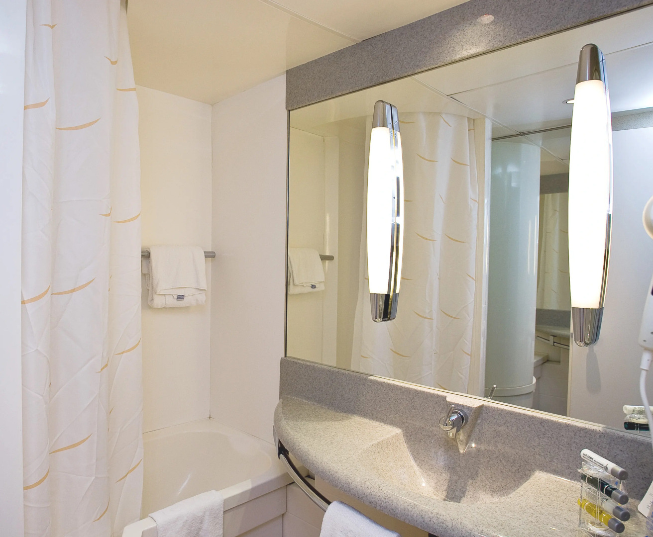 Hotel Novotel Aix en Provence Pont de l'Arc Fenouillères