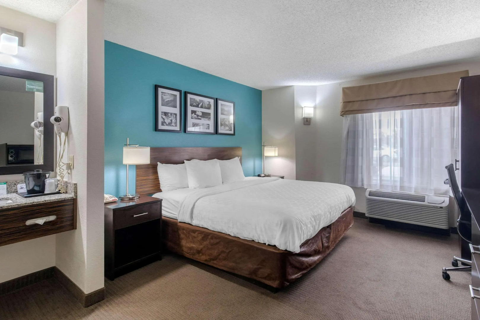 Clarion Inn & Suites DFW North