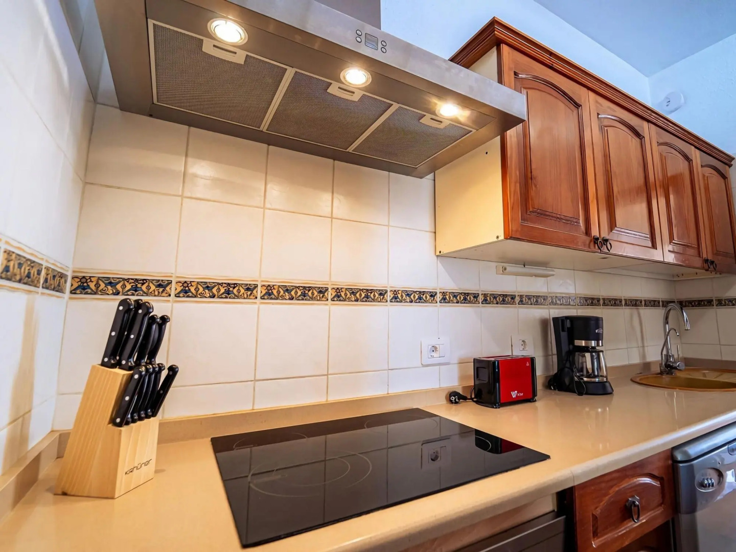 Enticing holiday home in Arico El Nuevo with outdoor pool