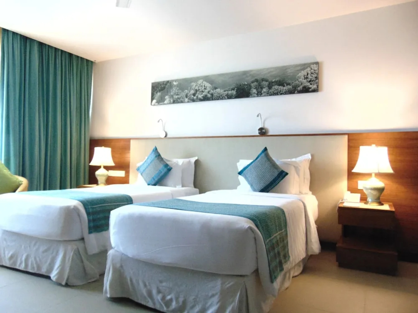 Reefs Edge Hotel