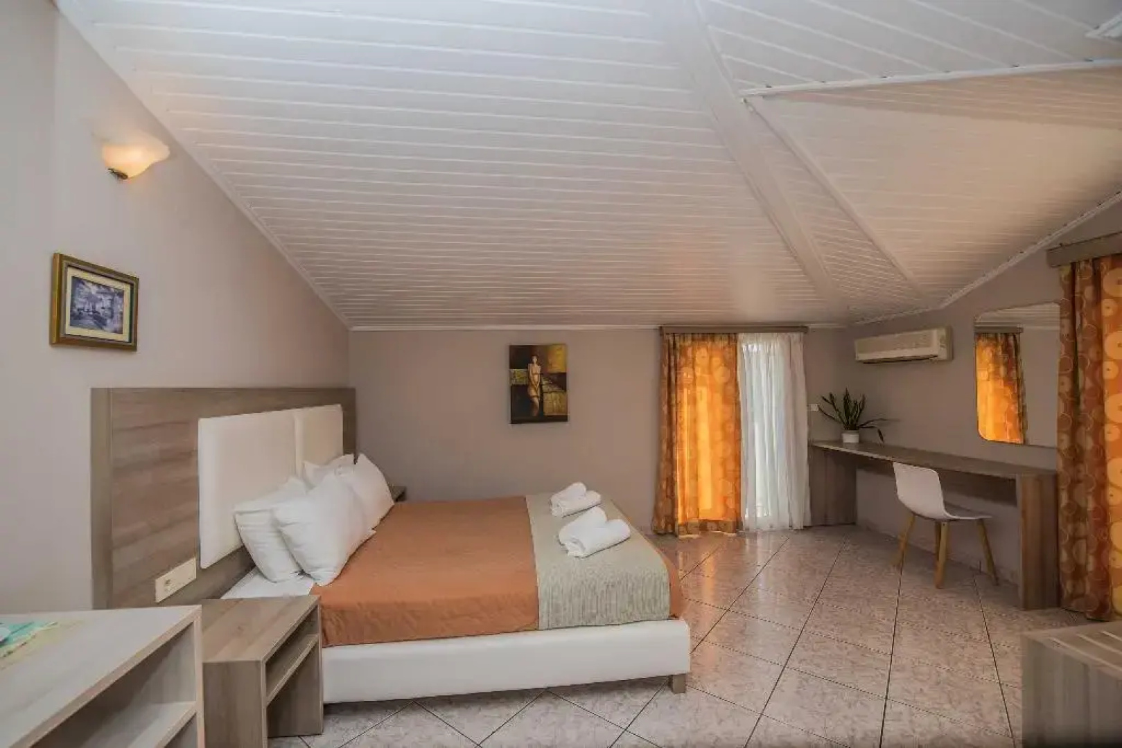 Planos Beach Hotel