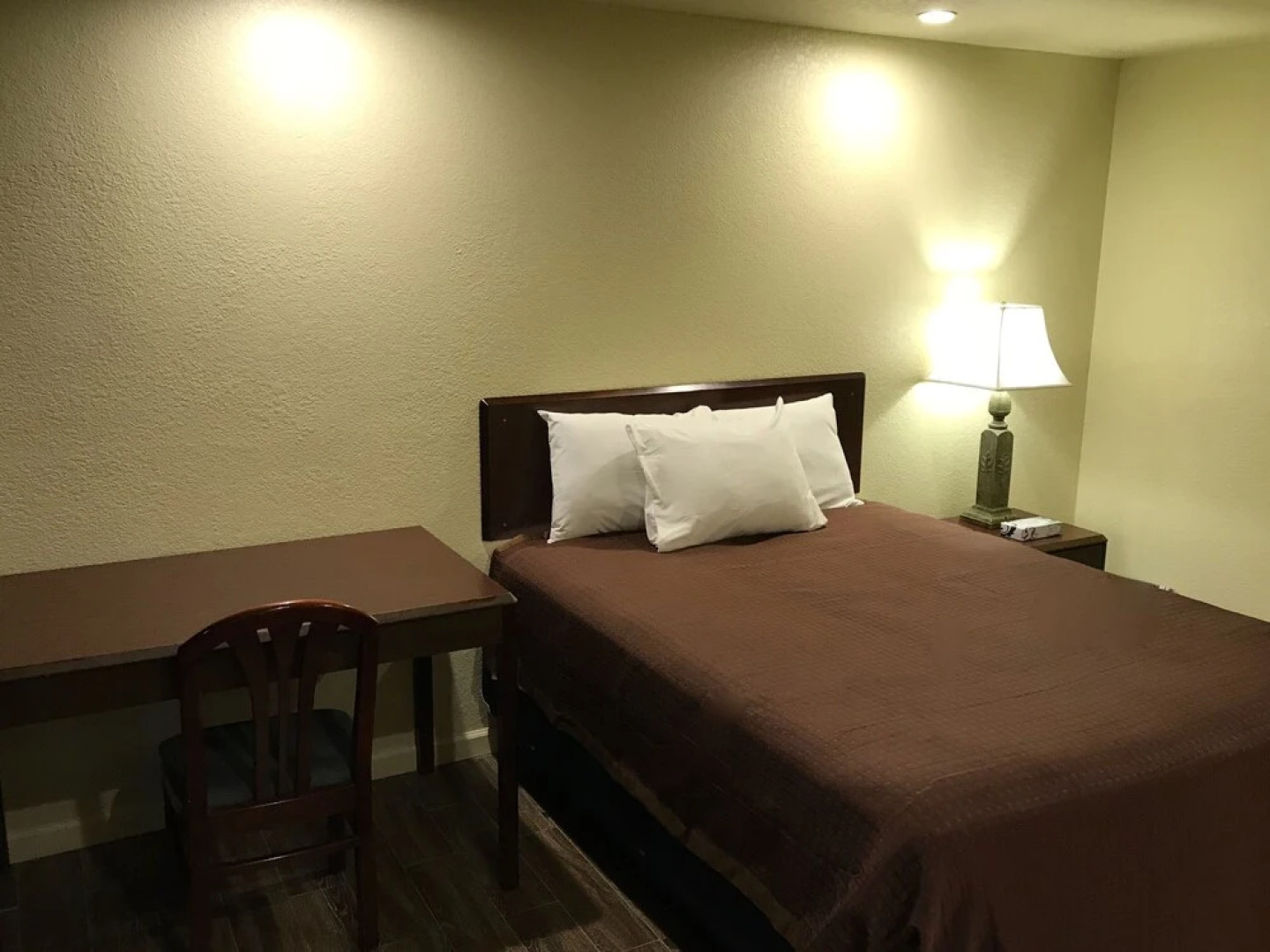Whistling Pines - Daily & Extended Stay, Elizabeth City