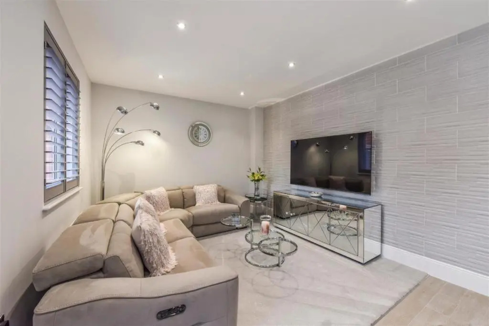 Luxury 4 Bedroom Detached House