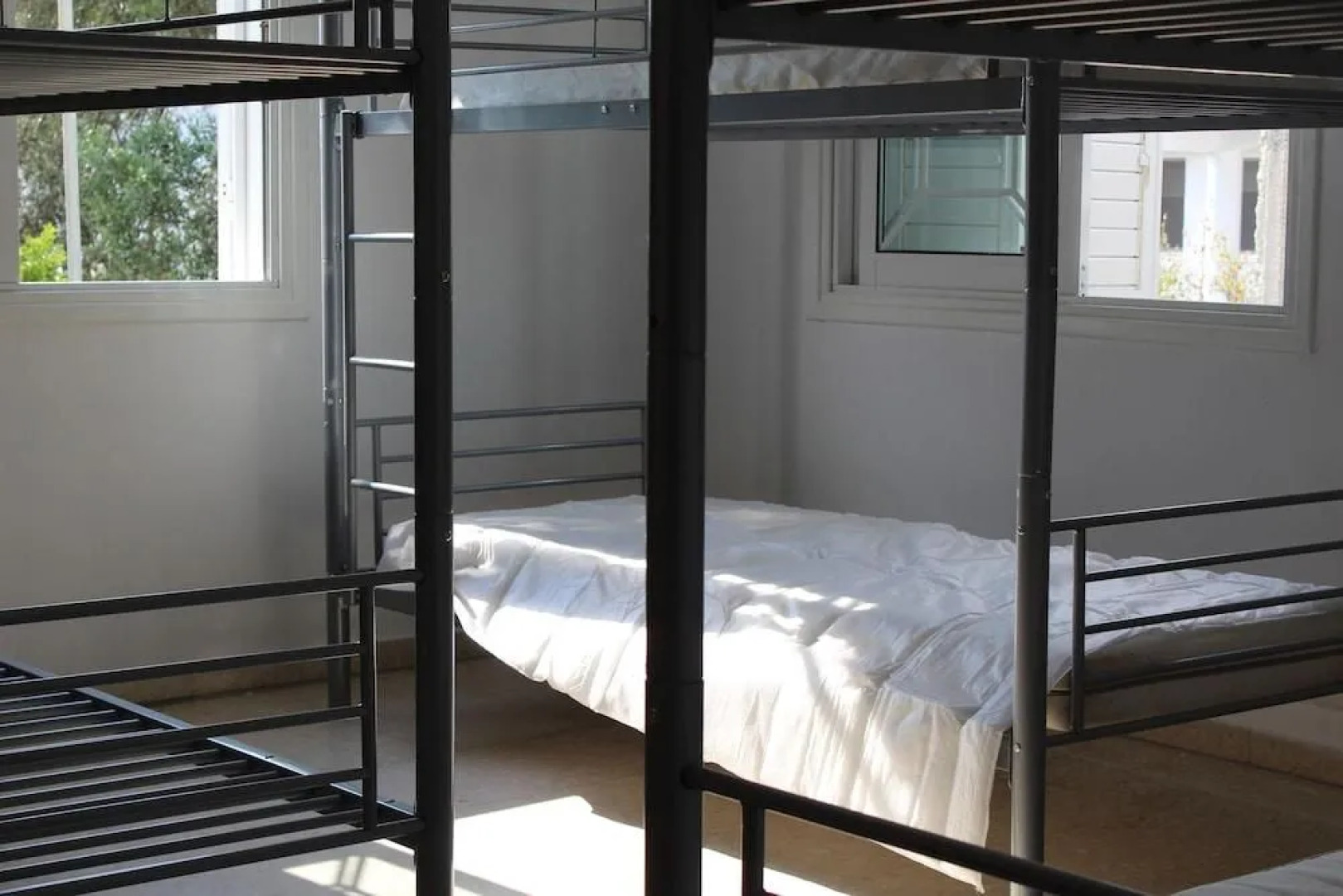 Costas Hostel Action 2