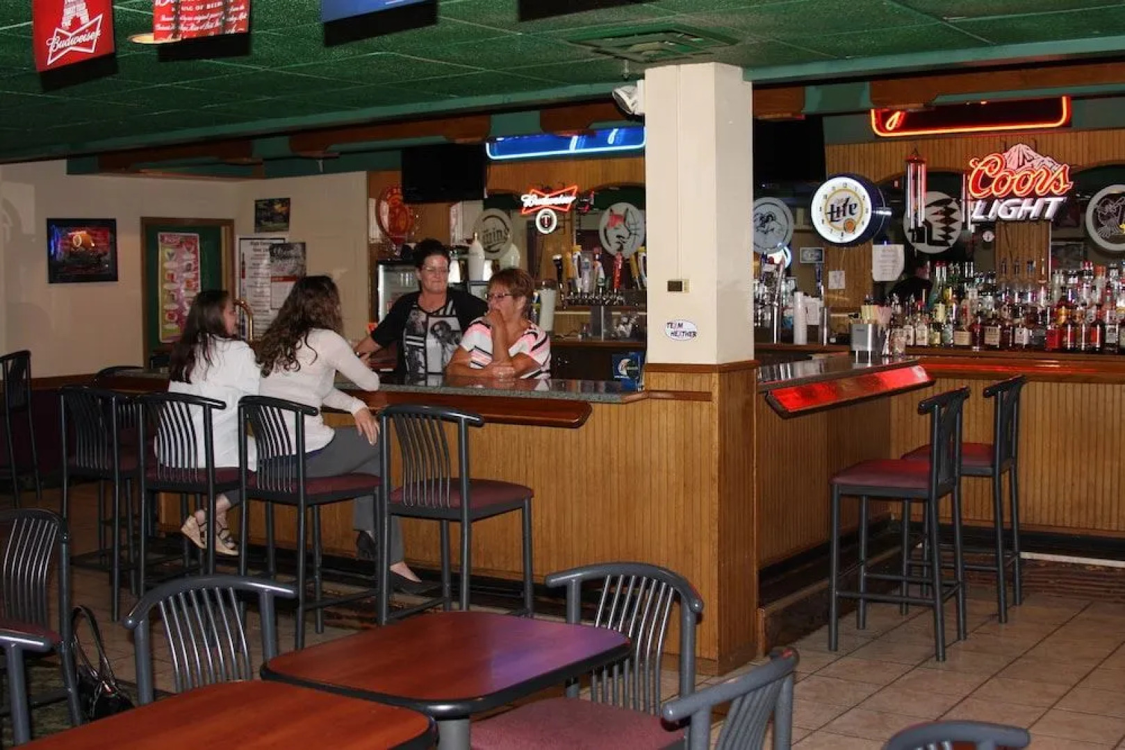 Gladstone Inn & Suites