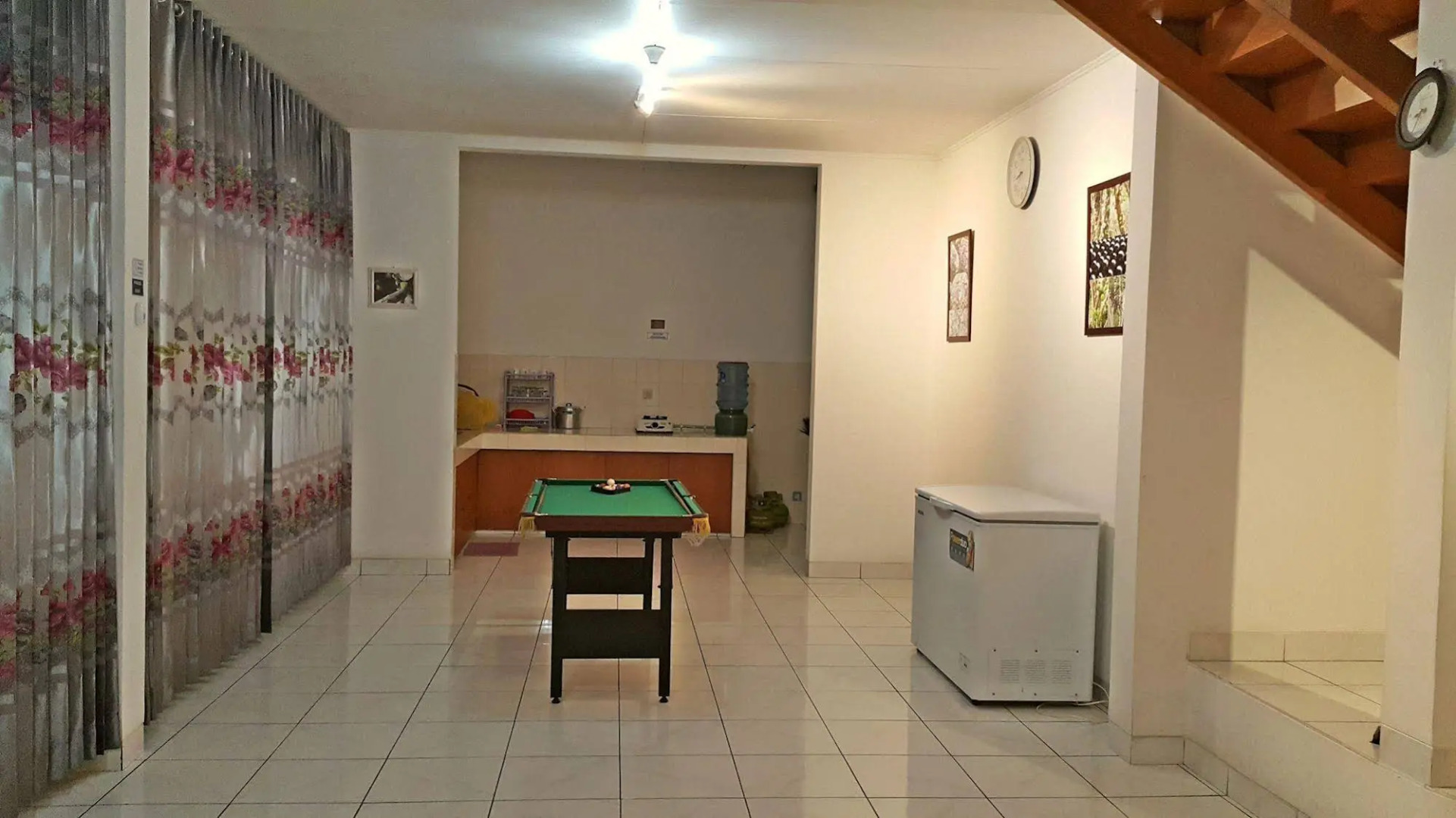 Vila Bunga Merah Gelatik