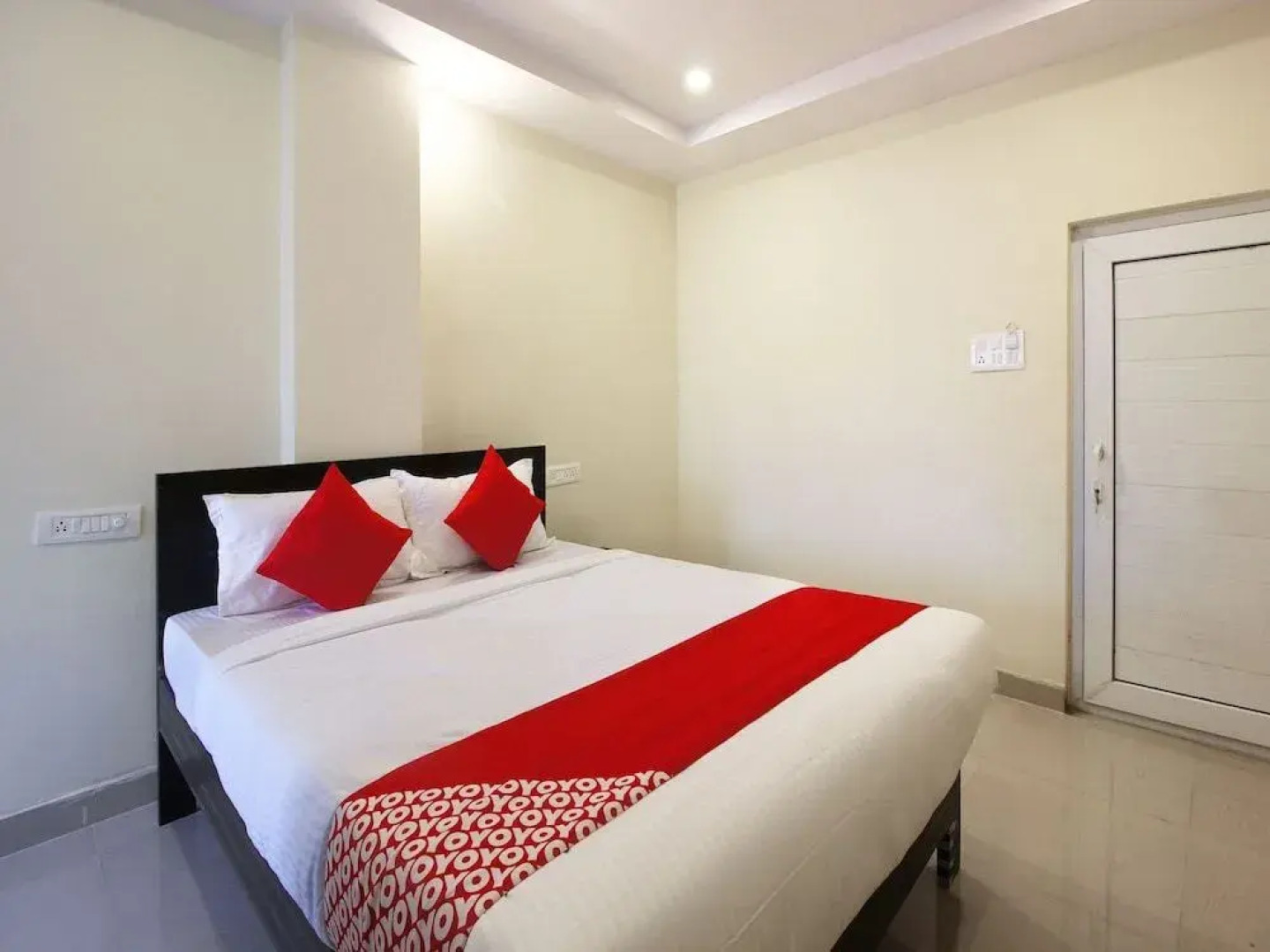 OYO 13636 Sri Vinayaka Grand