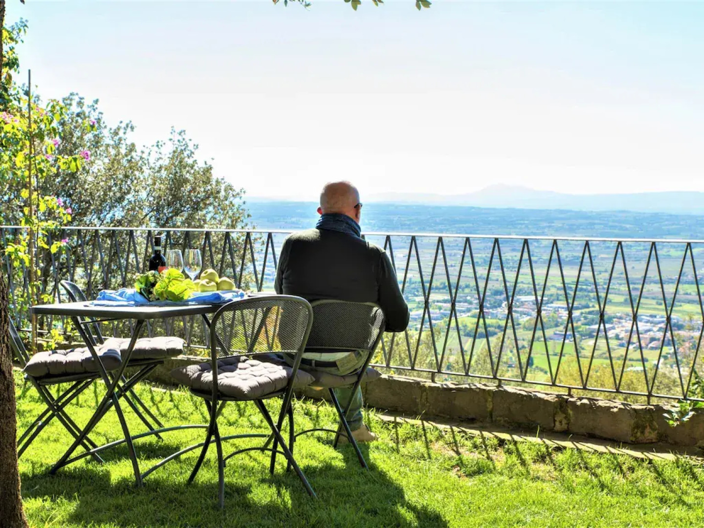 Apartment near Cortona with a Beautiful View and Garden