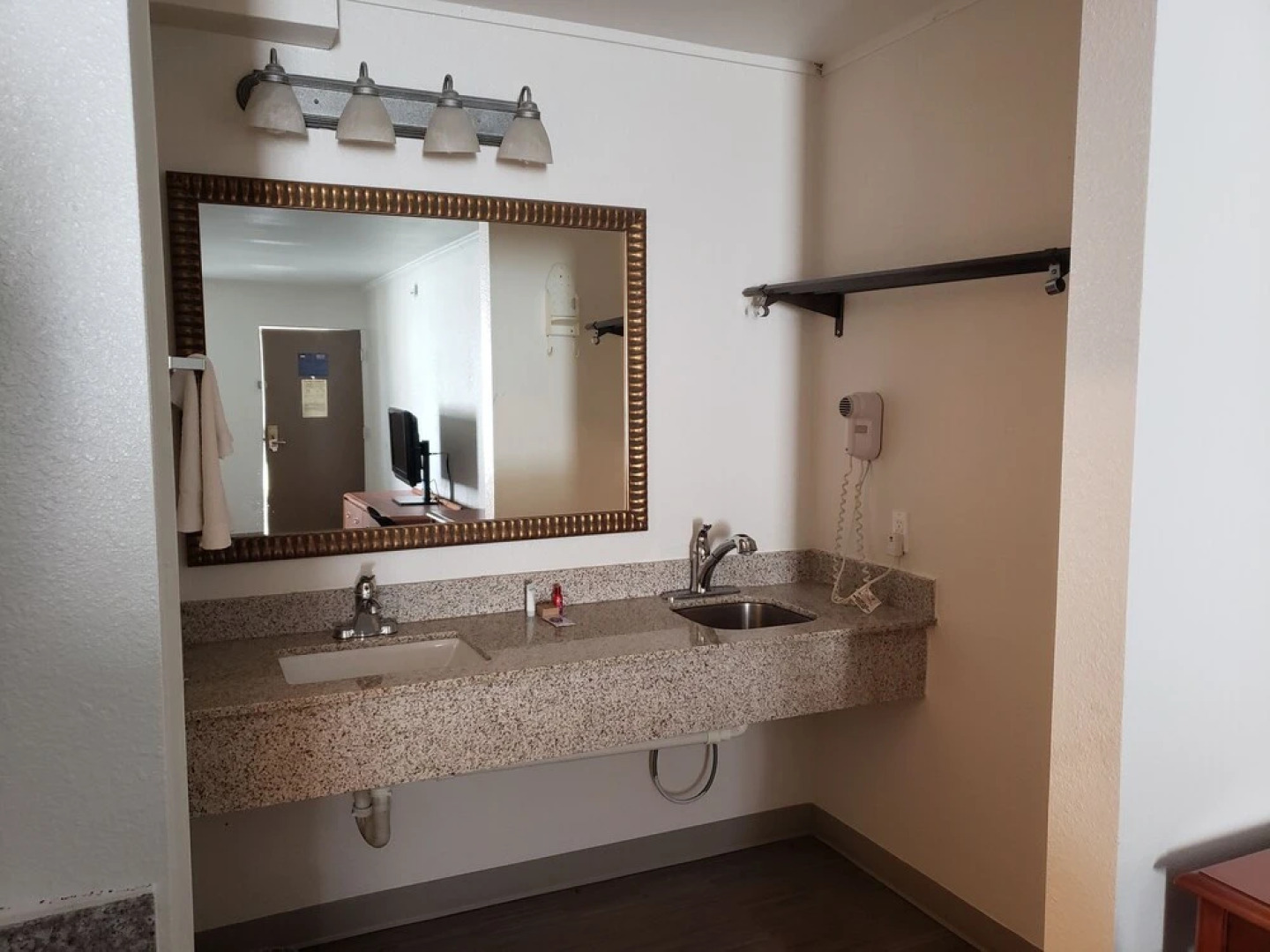 Studio 6 Fort Worth, TX – Downtown East