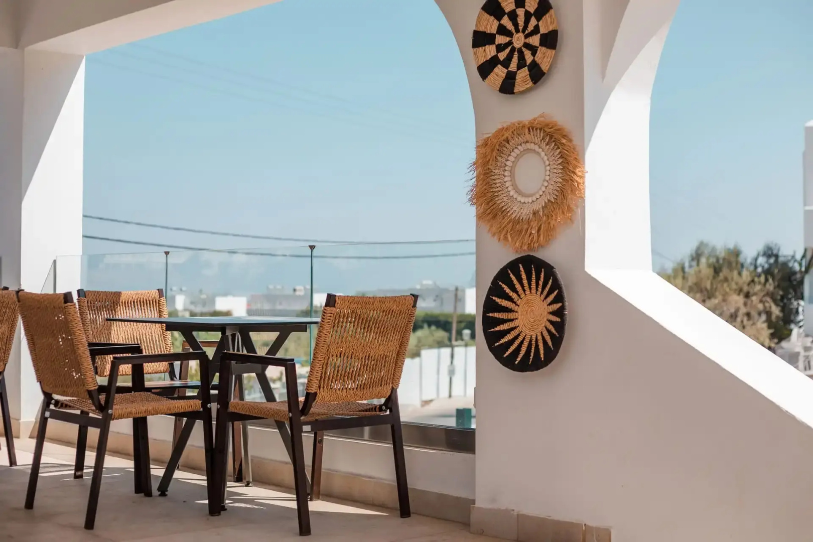Lambis Studios & Apartments