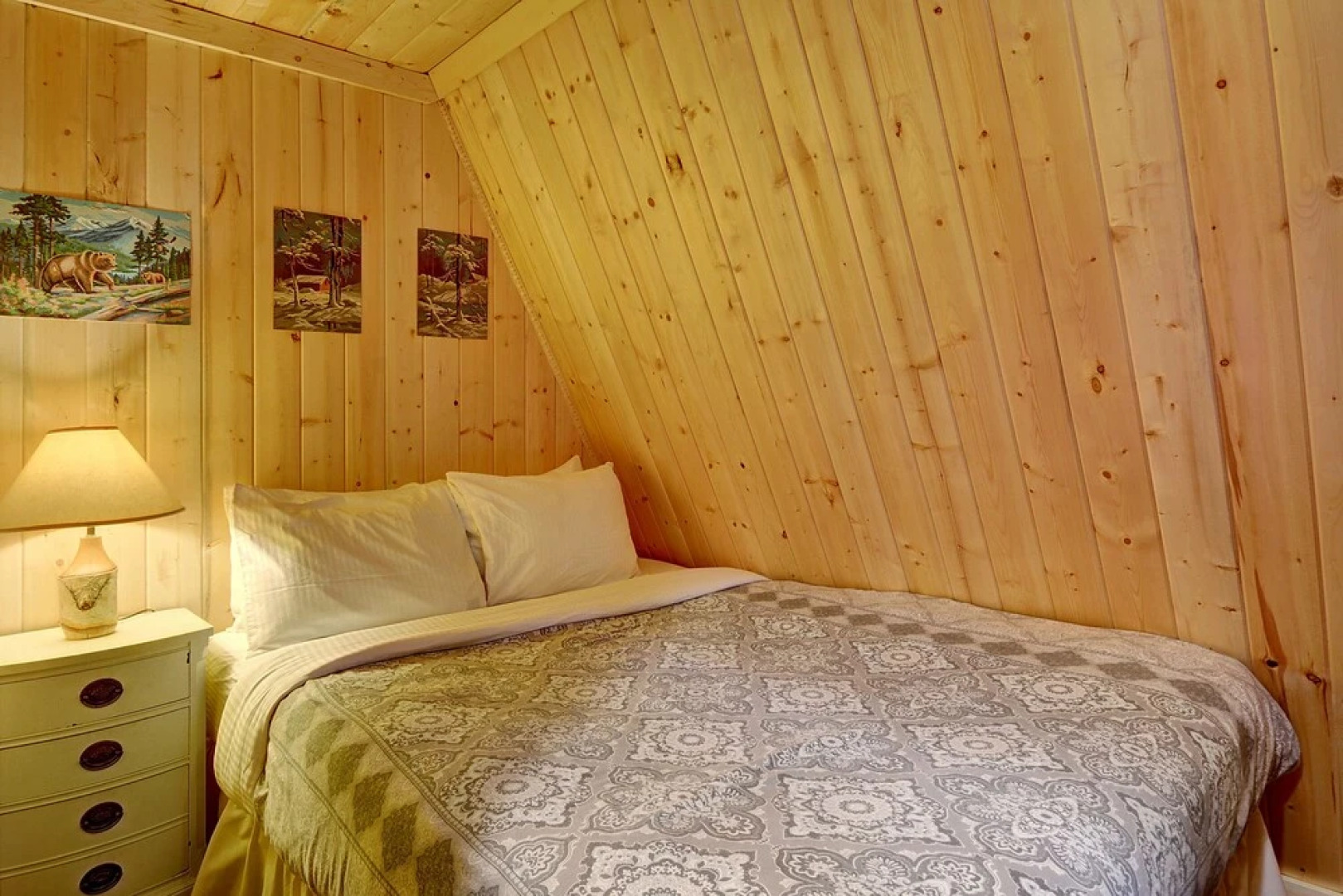 Alpine A-Frame - Two Bedroom Cabin with Hot Tub