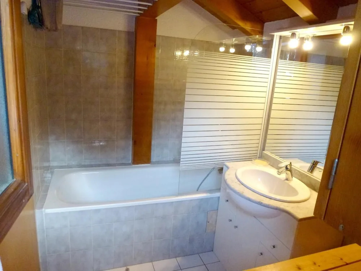 Chalet With 3 Bedrooms in Arâches-la-frasse, With Wonderful Mountain View, Furnished Terrace and Wifi - 600 m From the Slopes