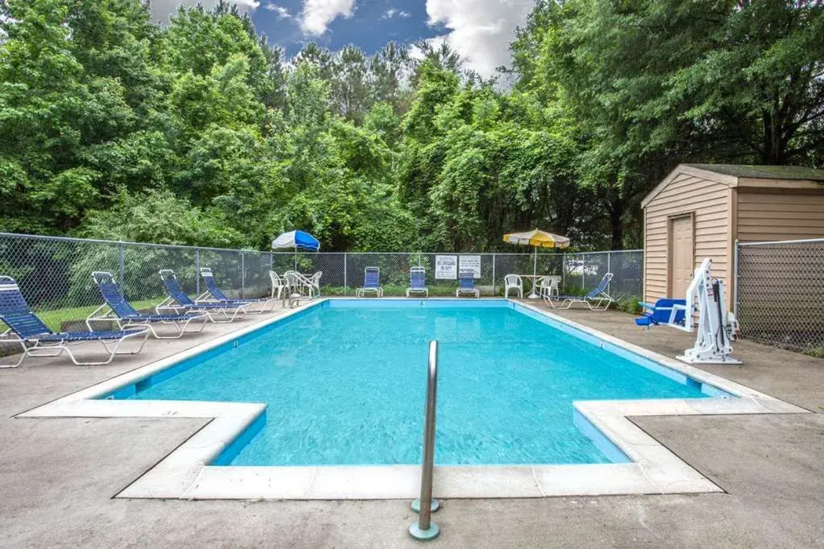 Super 8 Williamsburg Pottery