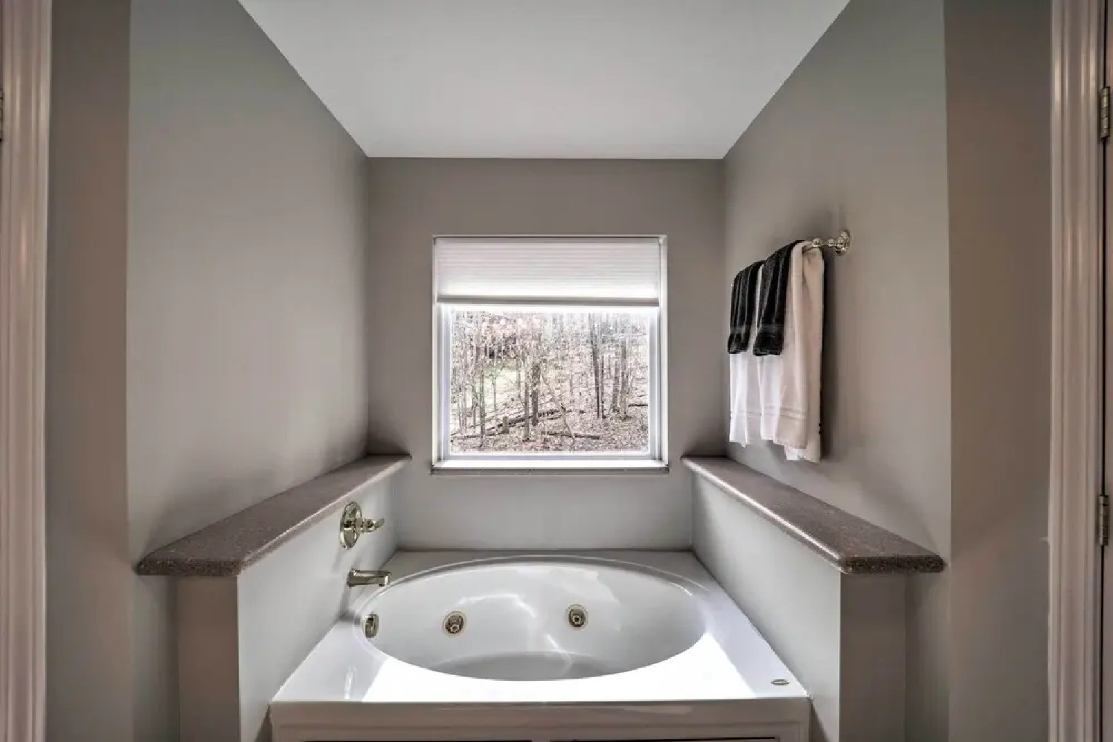 Hot Tub & Deck: Beech Mountain Family Cabin