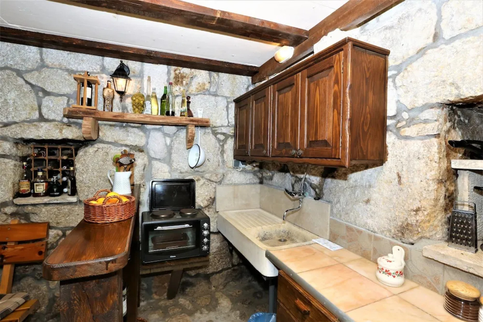 Holiday house in stone with heated pool