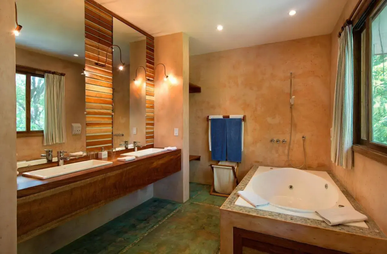 Capitán Suizo Beachfront Boutique Hotel