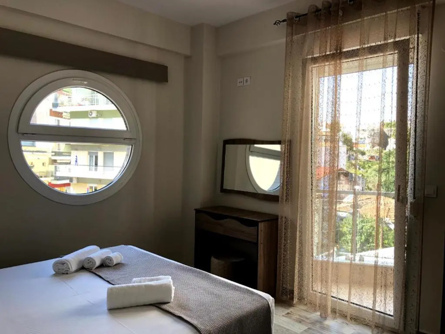 Gallery House in Drama