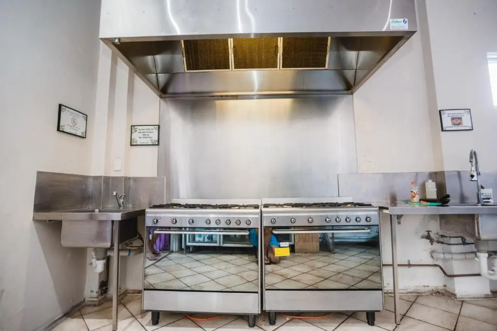 Mad Monkey Backpackers Central