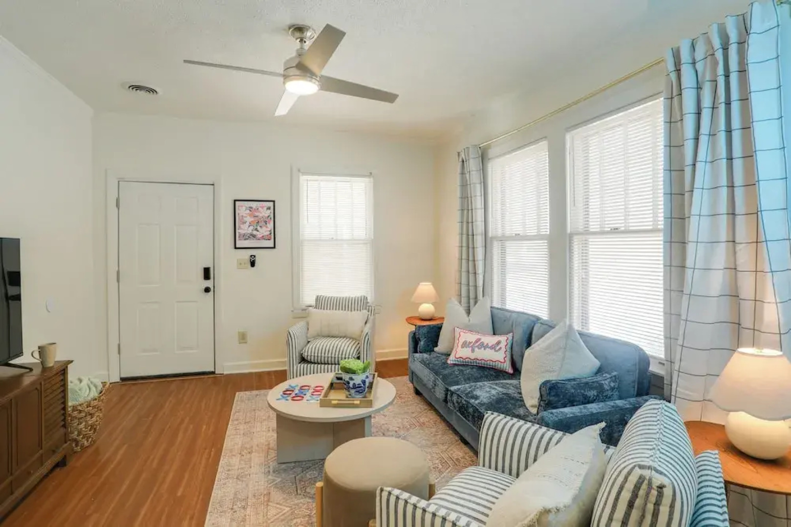 Walk to Oxford Square & Ole Miss: Central Home!