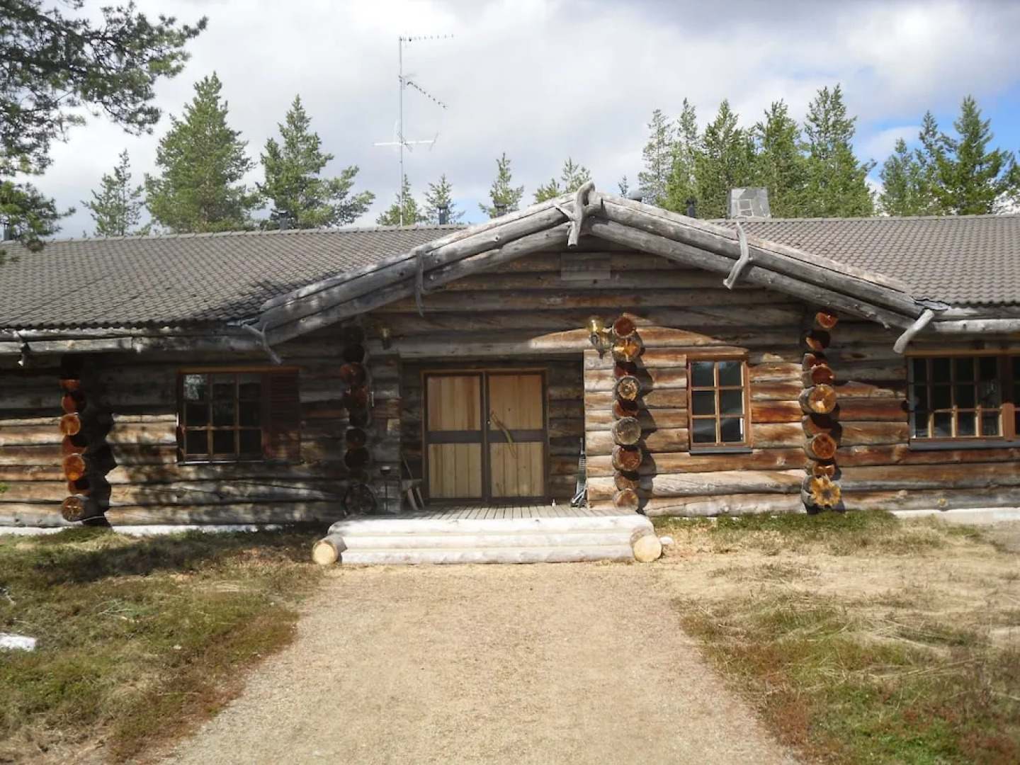 Saarikejo Log Chalet