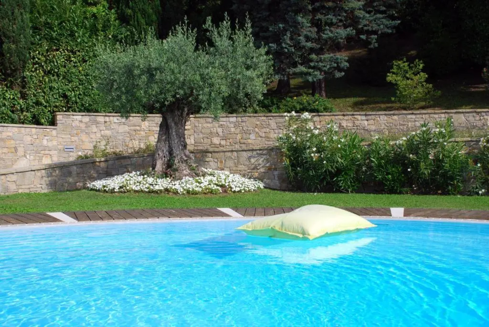 Villa Luna Stunning Modern Villa Shared Infinity Pool, Big garden, Fantastic lake view,AC,