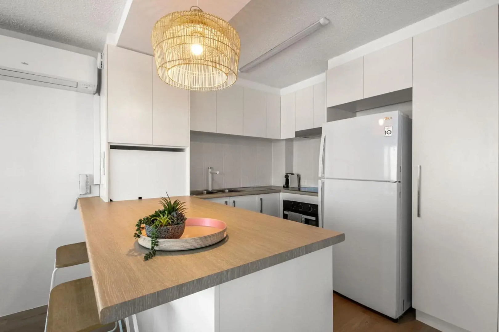 Cheltenham Apartments Unit 18 on Forty King Street