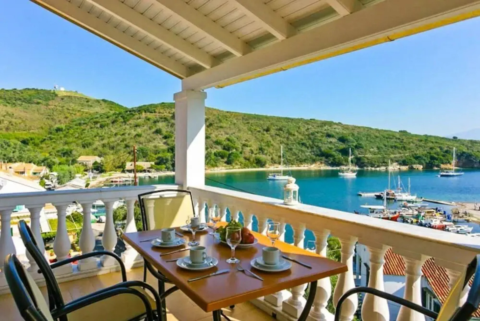 Renoula Walk to Beach Sea Views A C Wifi Car Not Required - 243