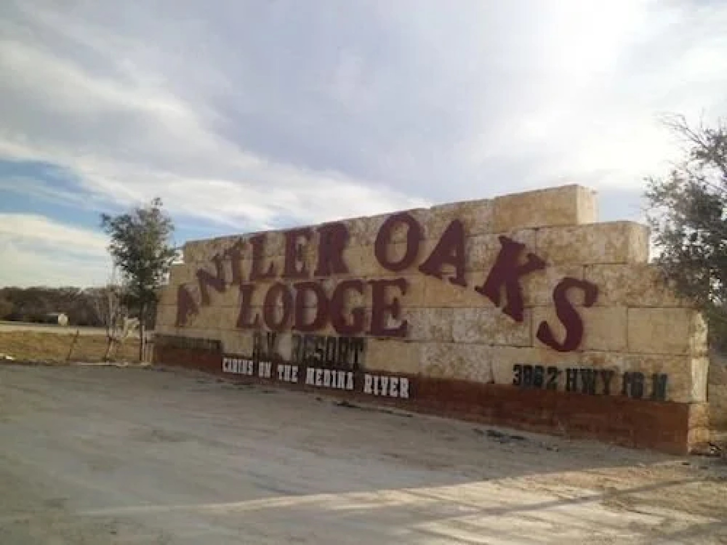 Antler Oaks Lodge and RV Resort