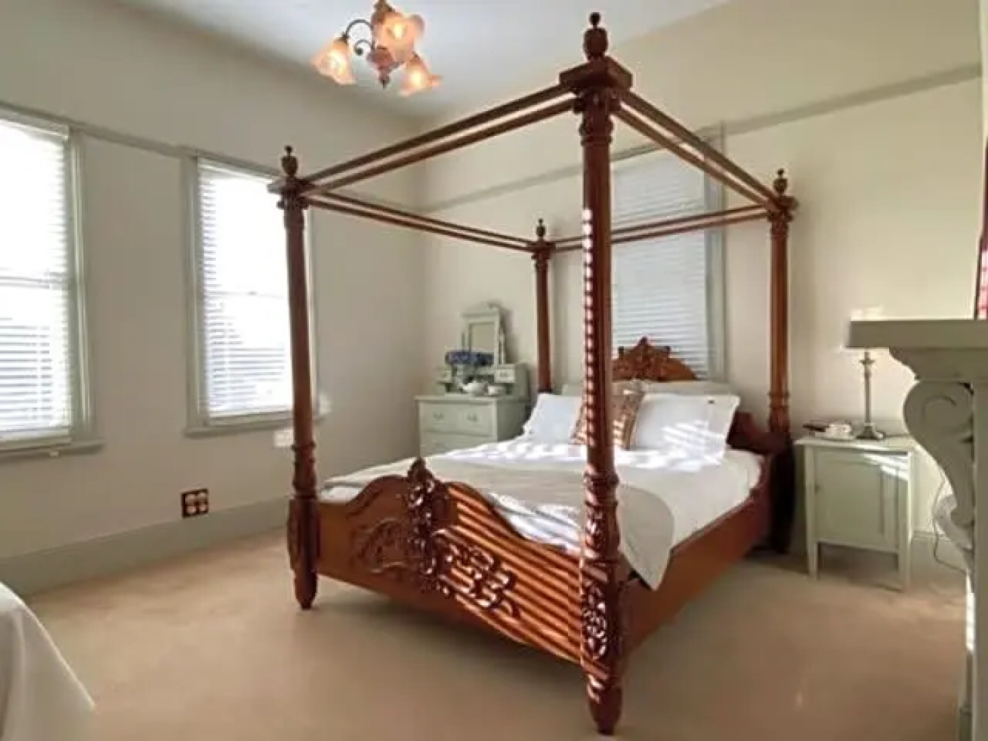 Te Rata House - All 6 Rooms