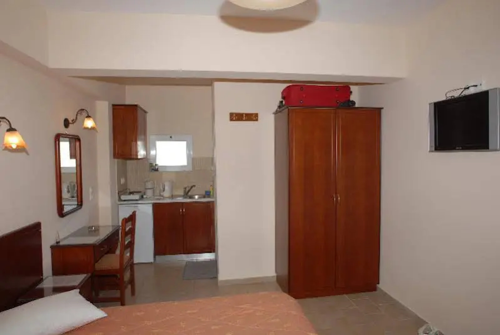 Eriphilly Studios & Apartments
