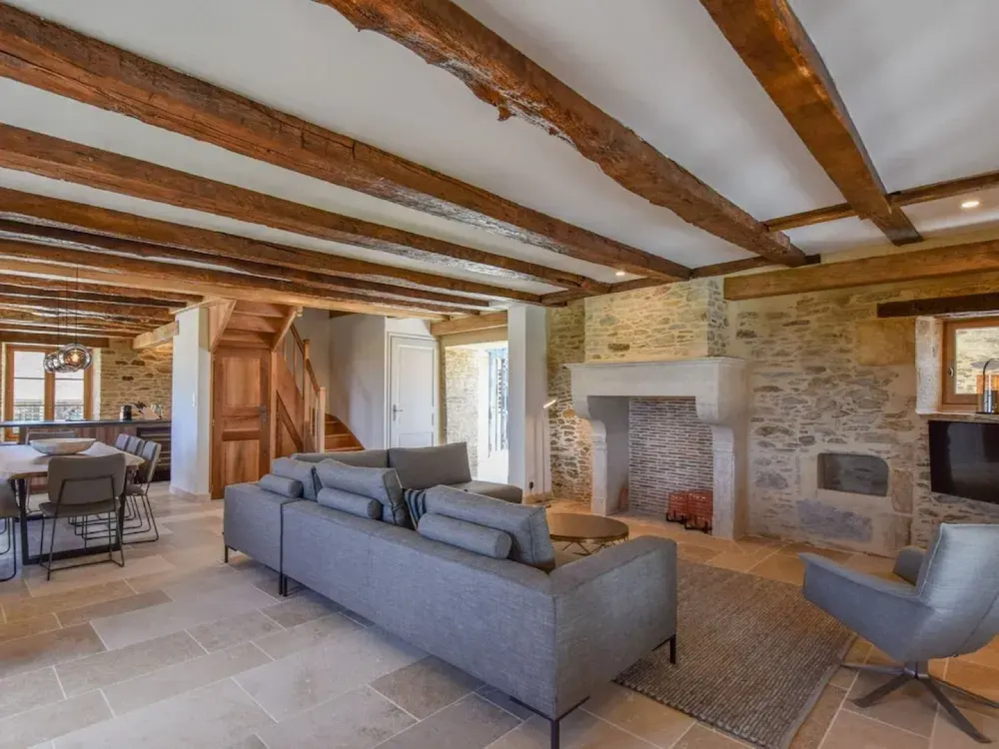 Hilltop Cottage With Pool