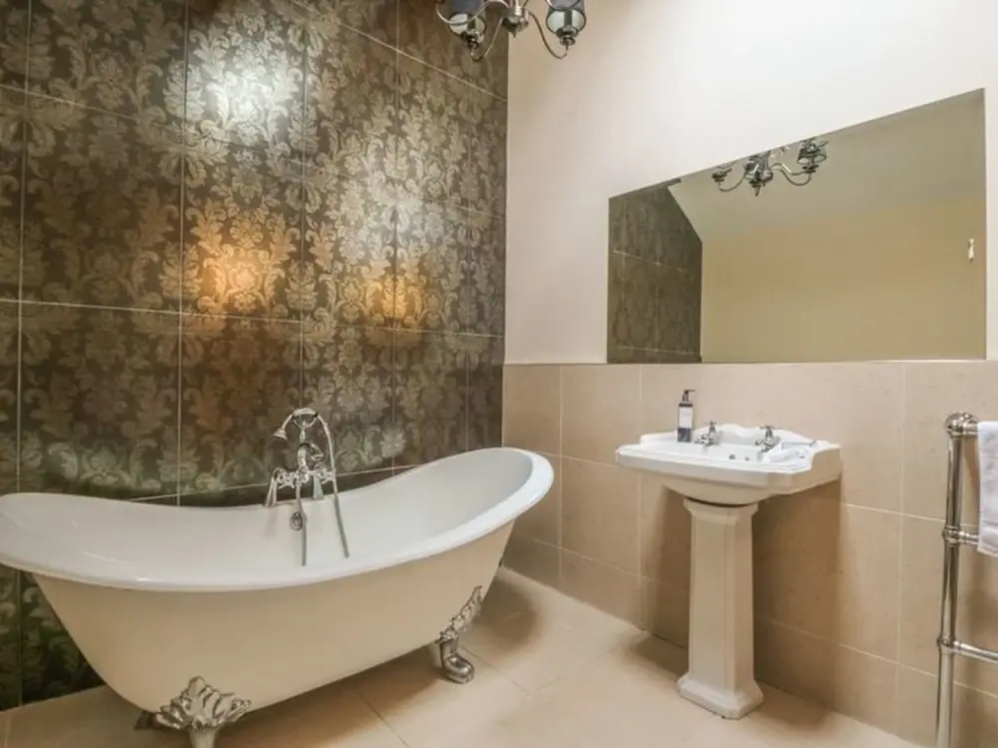 Rookery Barn an Amazing Country Retreat hot tub