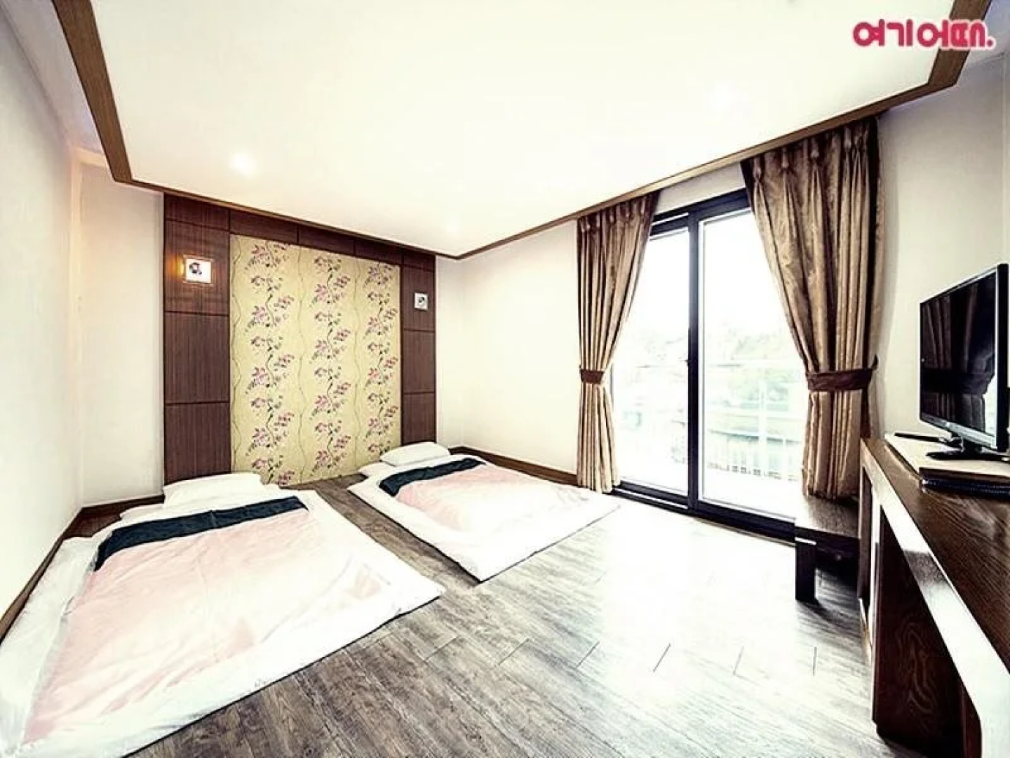 Four Season Beach Tourist Hotel