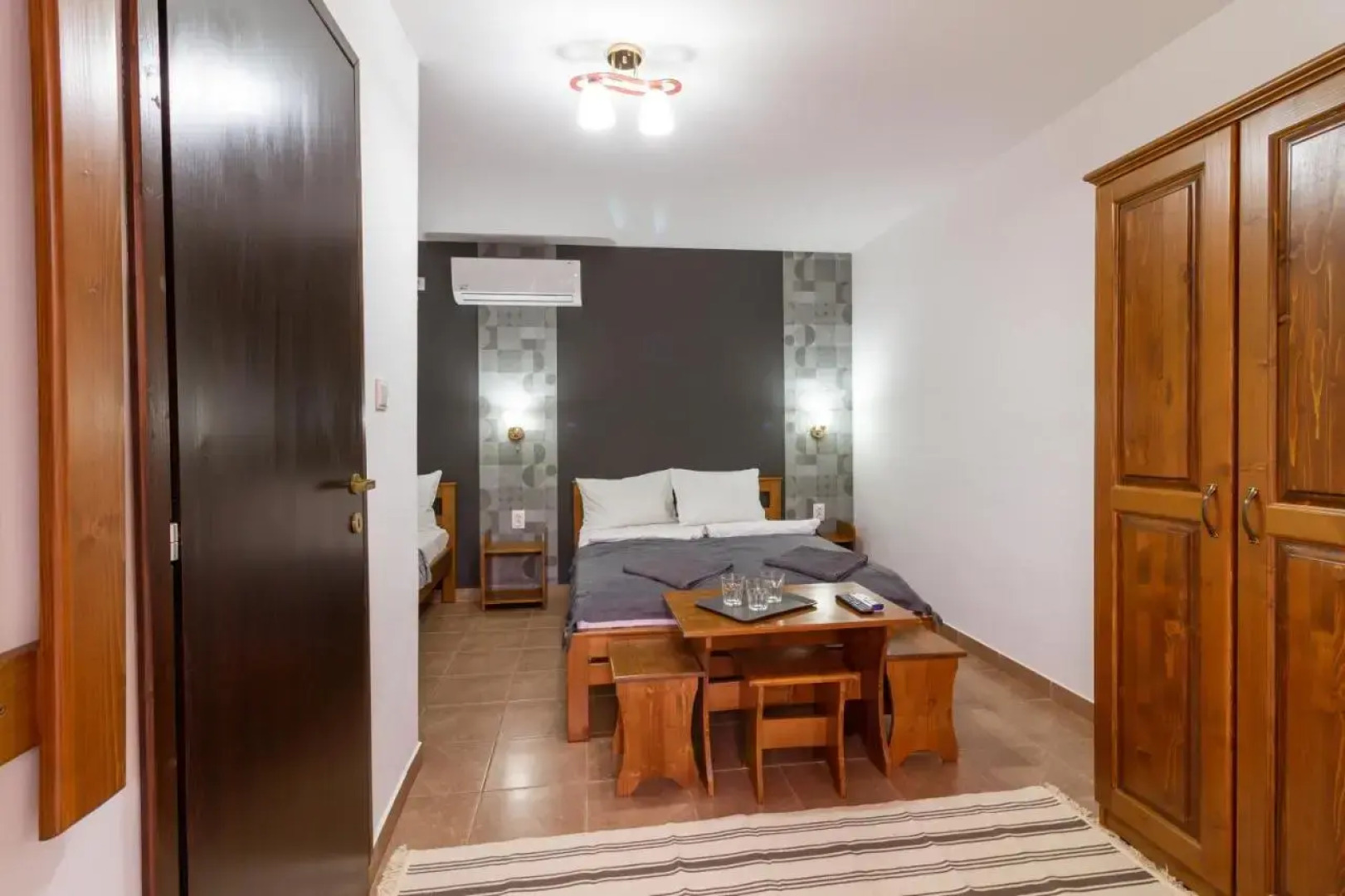 Airport Kroly Centrl 75