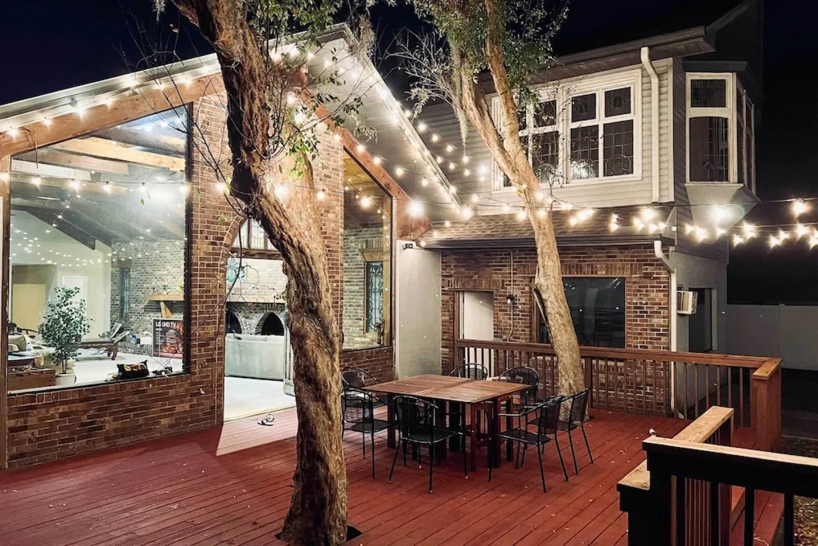 Grand Valrico Home w/ Deck, Fire Pit & Yard!