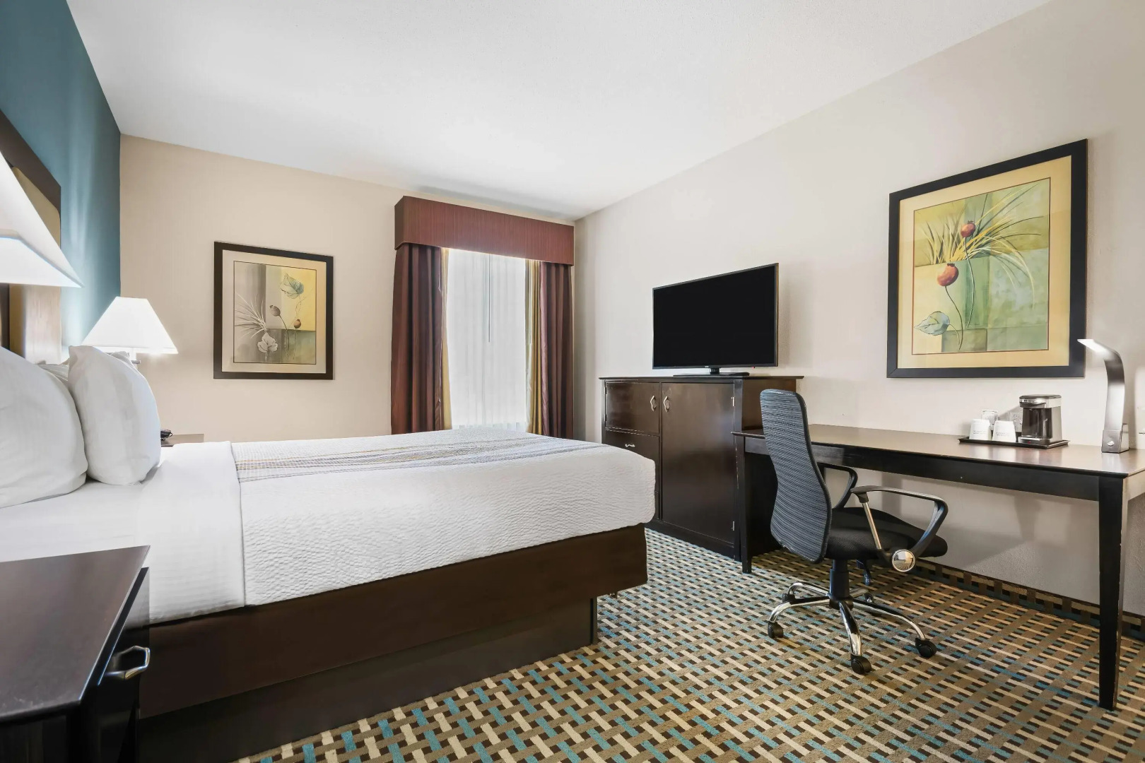La Quinta Inn & Suites by Wyndham Stonington-Mystic Area