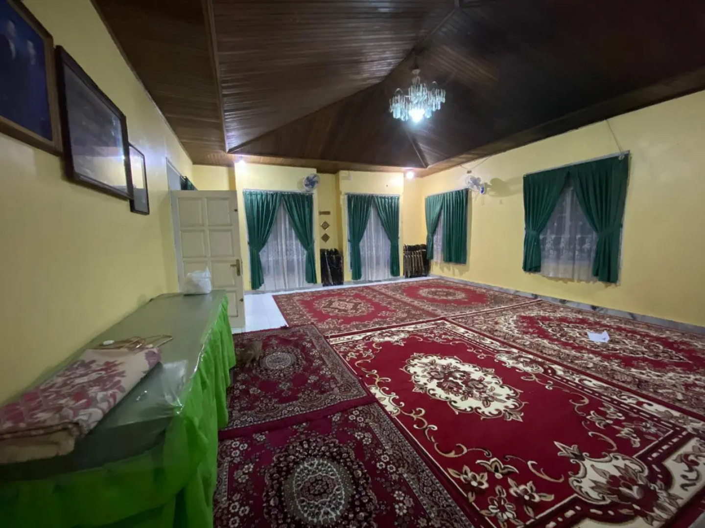 OYO 3205 Penginapan Mikial Ismi Kayuagung Syariah