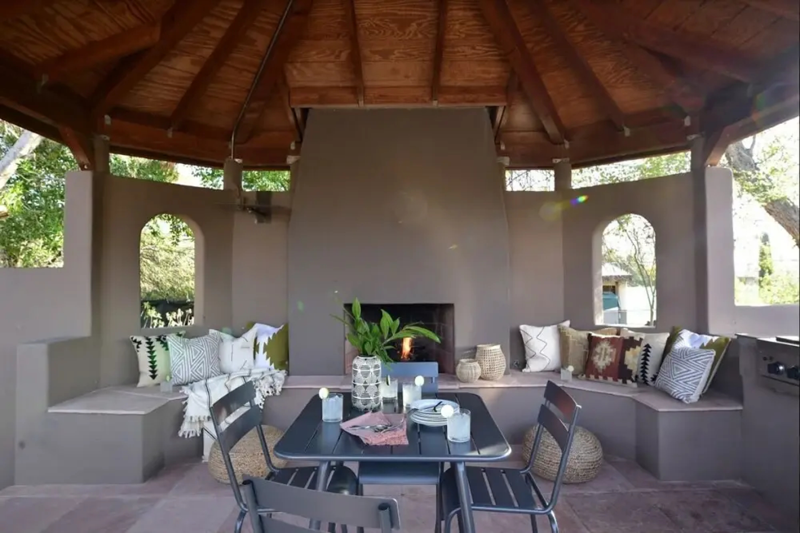 Caspian - Spacious Desert Oasis w Pool, Table Tennis, & Fire Pit
