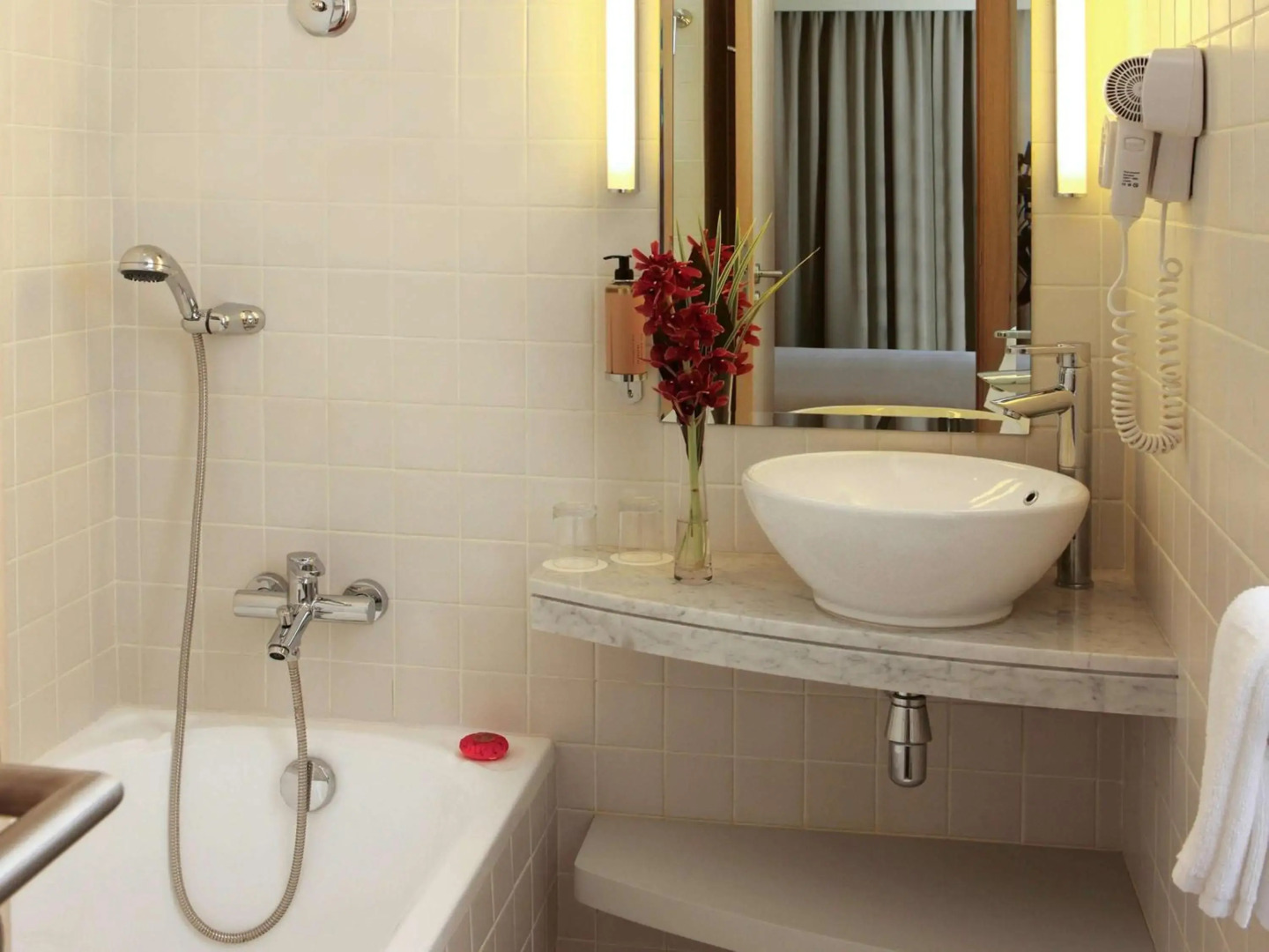 Отель Novotel Suites Mall Avenue Dubai