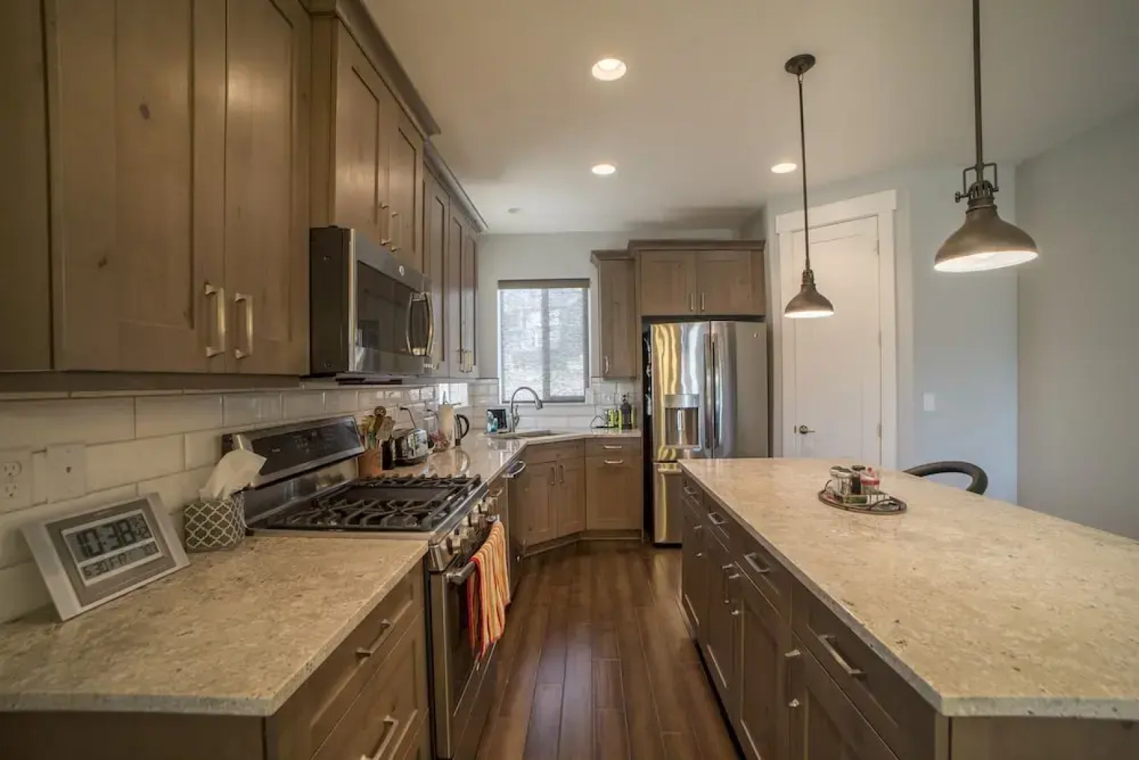 Family Vacation~crater Hot Spring, Tubing & Ice Skating~kanton 3 Bedroom Apts by RedAwning