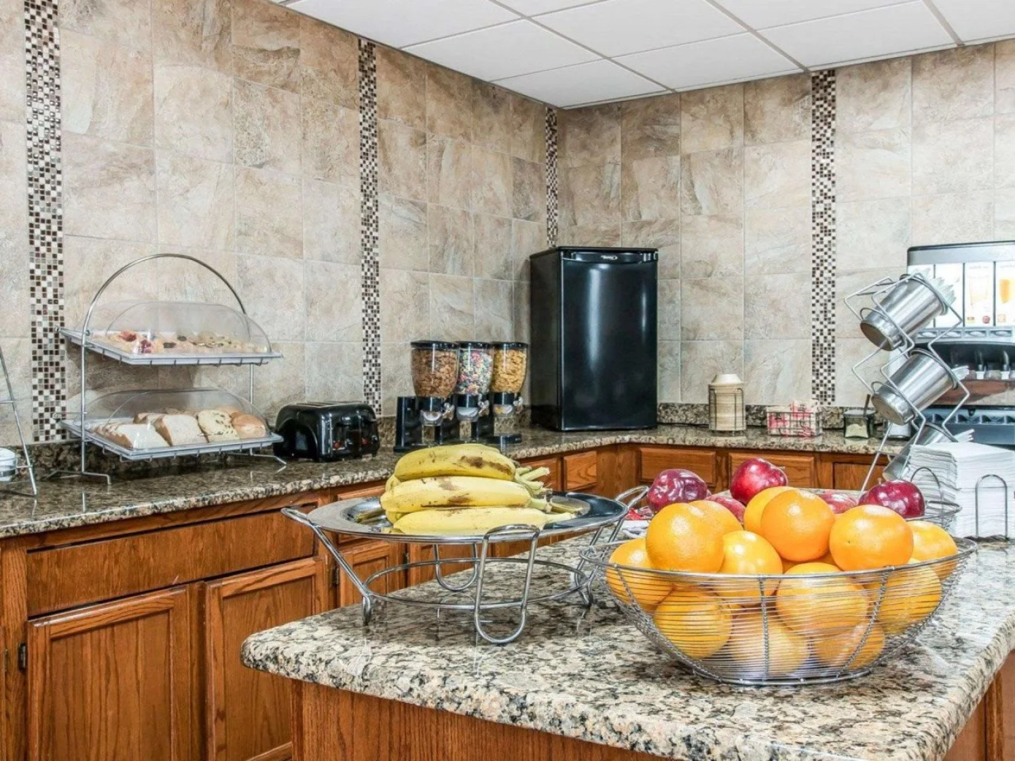 Clarion Inn & Suites Grand Rapids Airport