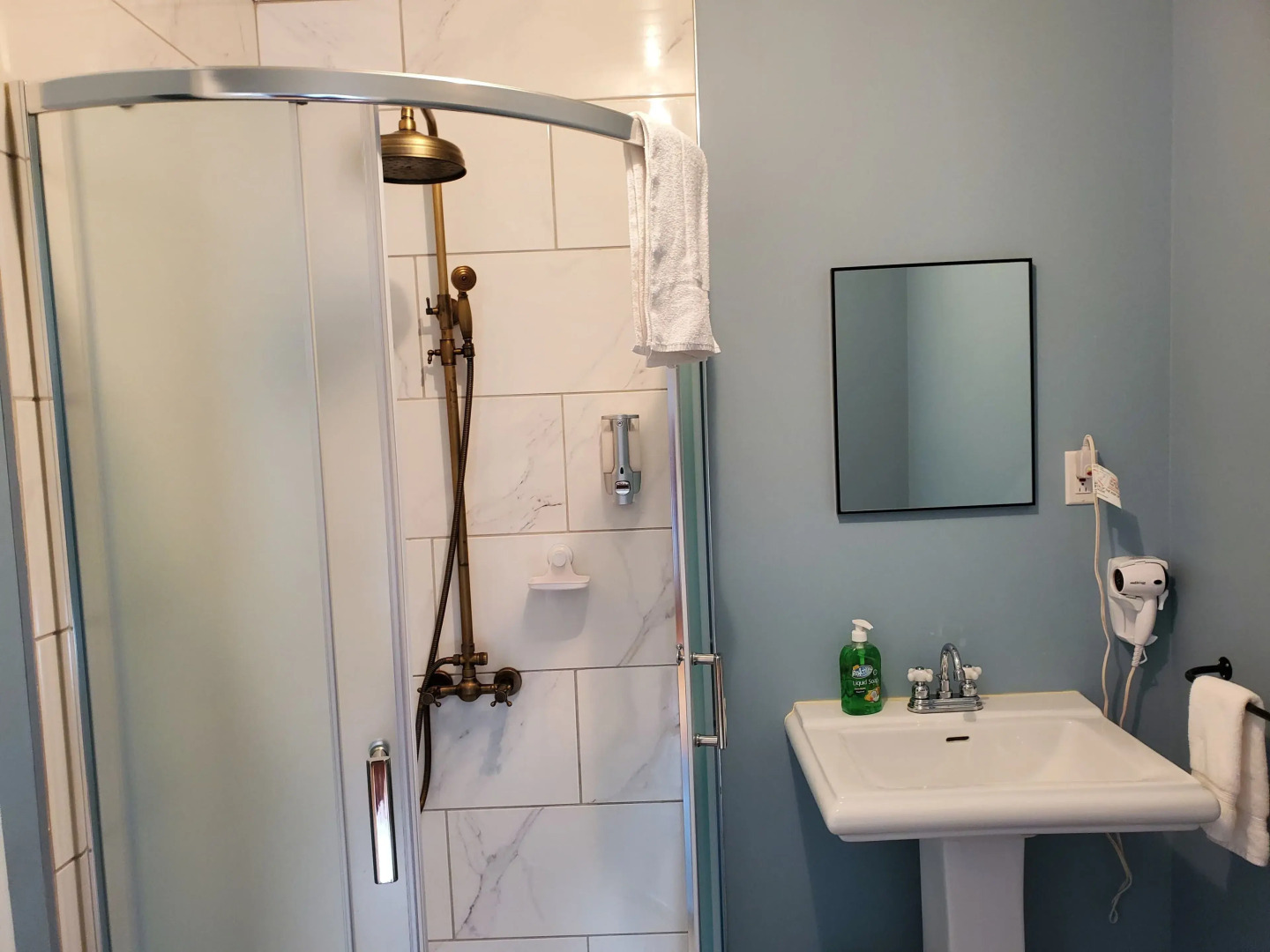 Capharnaüm Gîte - Boutique - Café