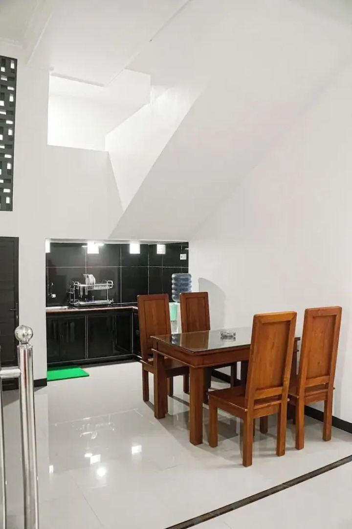 RR -2 Syariah Hotel SLG