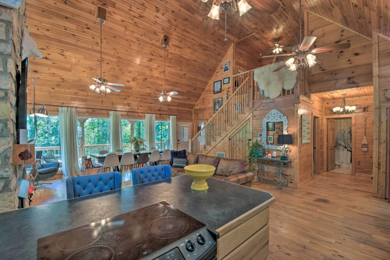 Lovely Lake Hartwell Retreat: Dock, Deck & Grill!