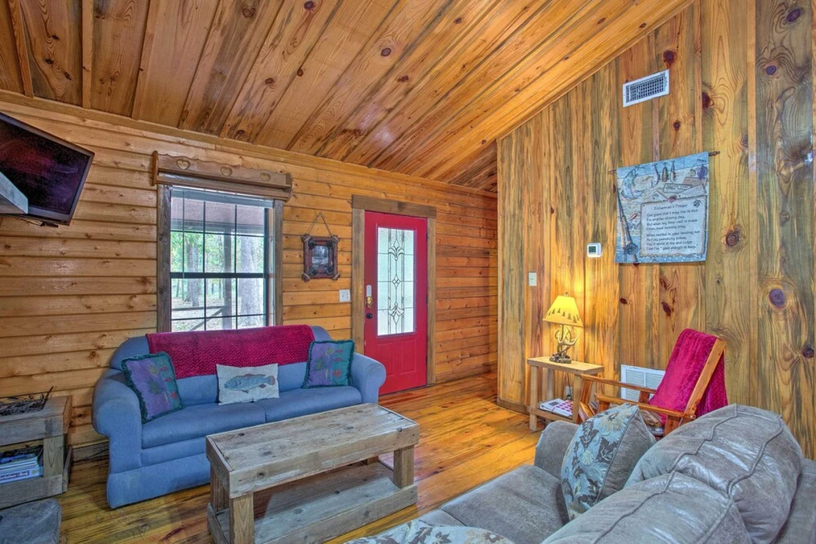 Timber Brooke Cabin: Hot Tub & Central Location!