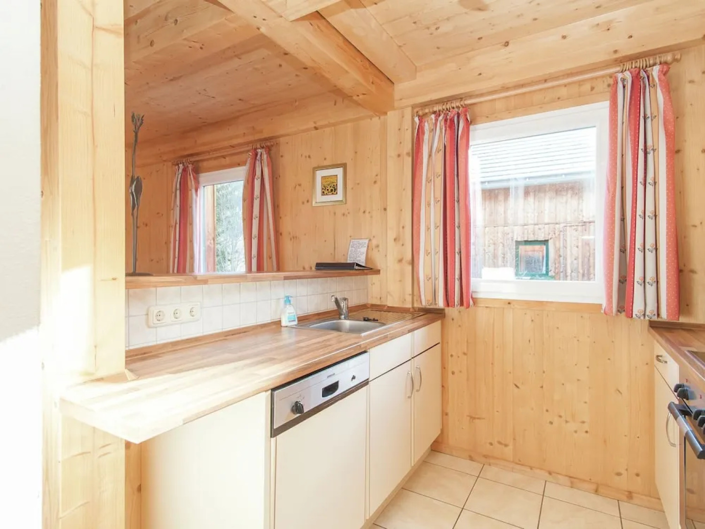 Spacious Chalet near Kreischberg Ski Area