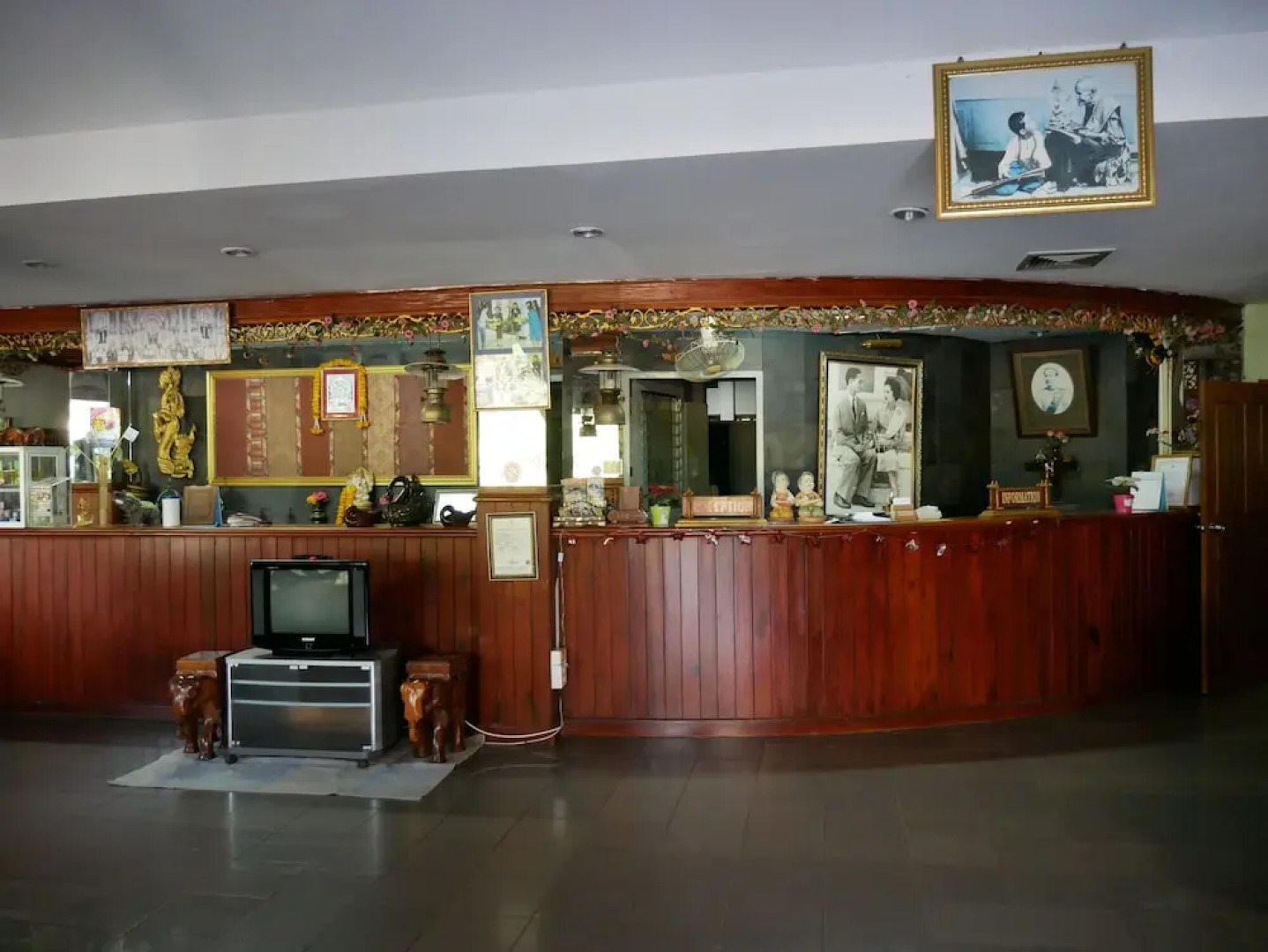 Royal Jommanee Hotel