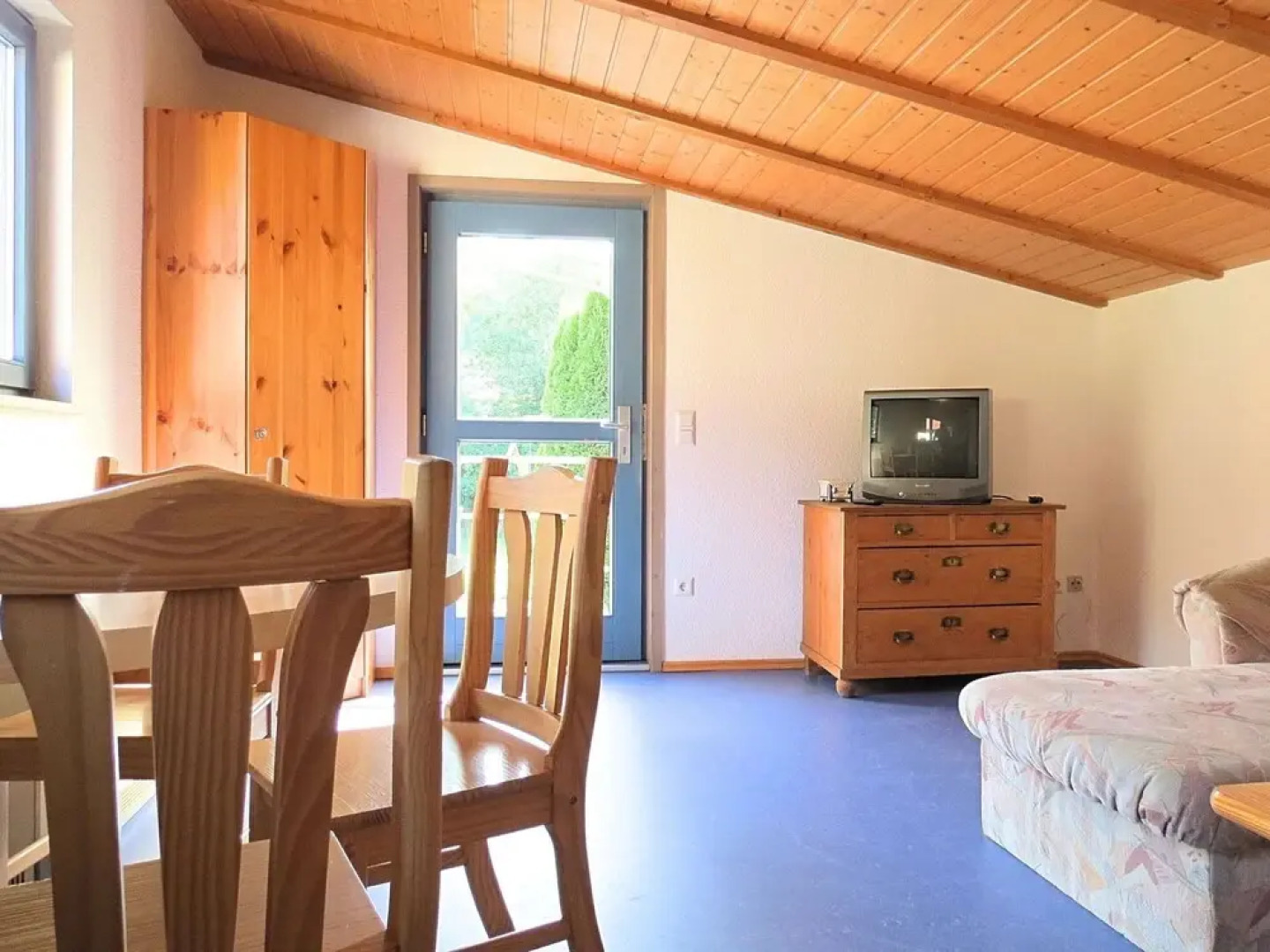 Geraumiges Ferienhaus im Kellerwal mit Terrasse