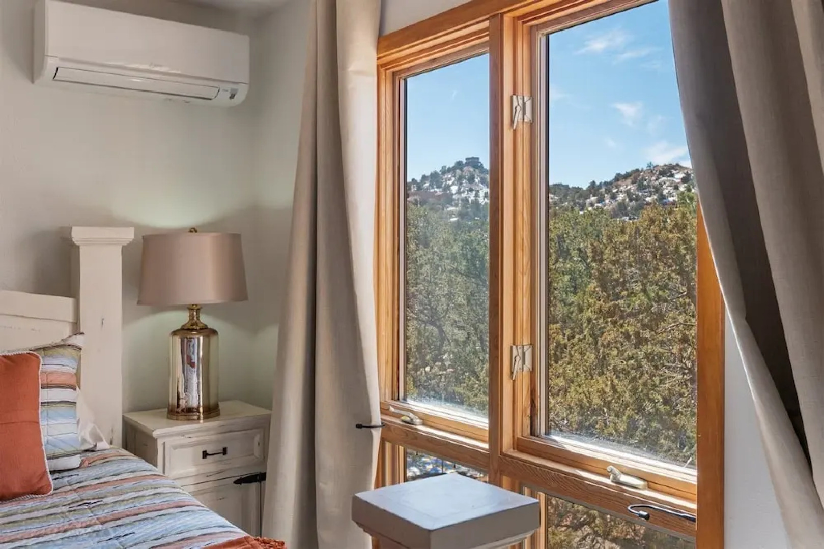 Sunlit Pines - Tucked in the Trees, Private Escape, Easy Drive to Plaza - NEW Listing